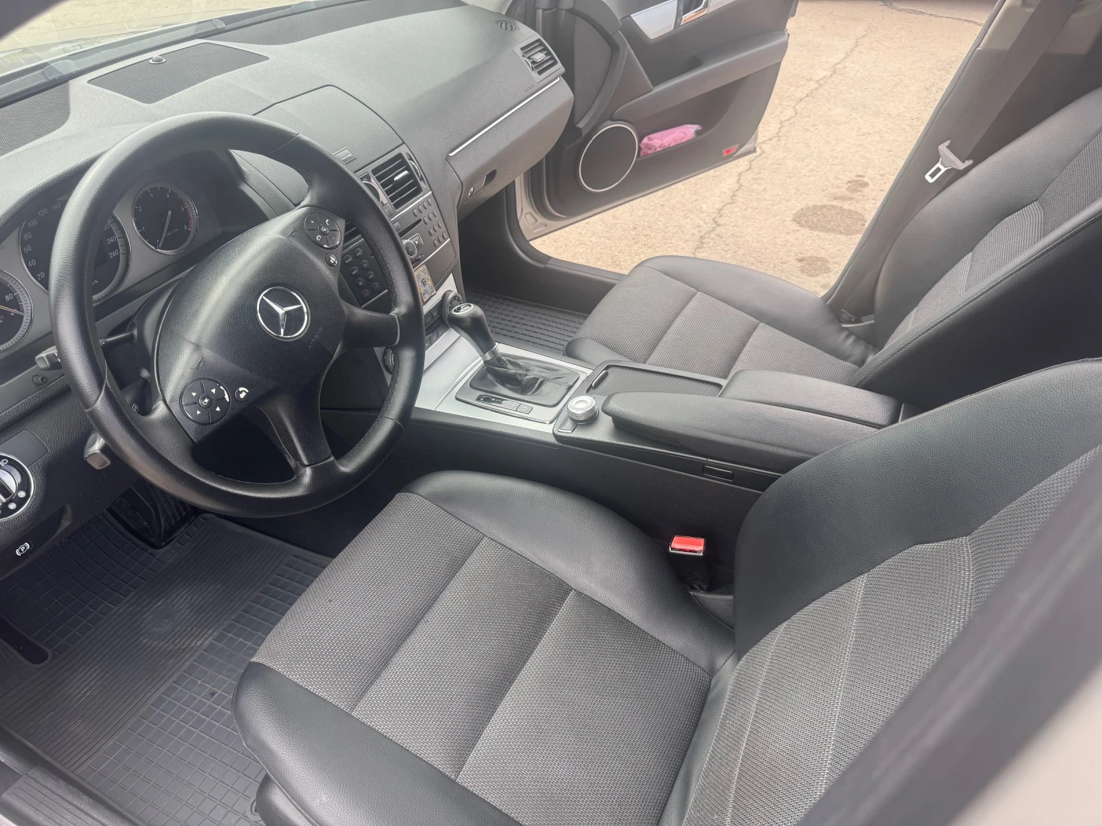 Mercedes-Benz C 320 Avantgarde, снимка 7 - Автомобили и джипове - 55741040