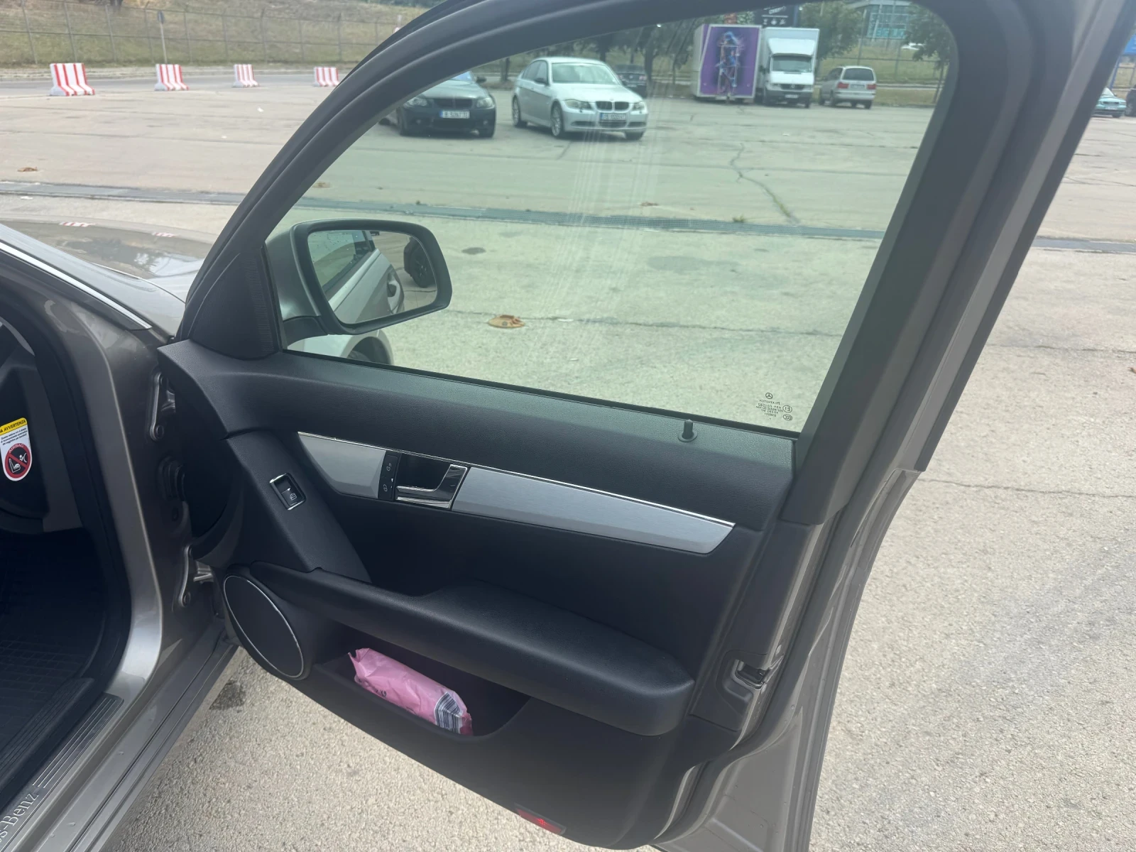 Mercedes-Benz C 320 Avantgarde, снимка 12 - Автомобили и джипове - 55741040