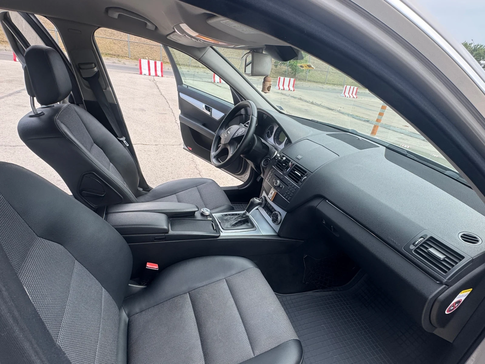 Mercedes-Benz C 320 Avantgarde, снимка 9 - Автомобили и джипове - 55741040