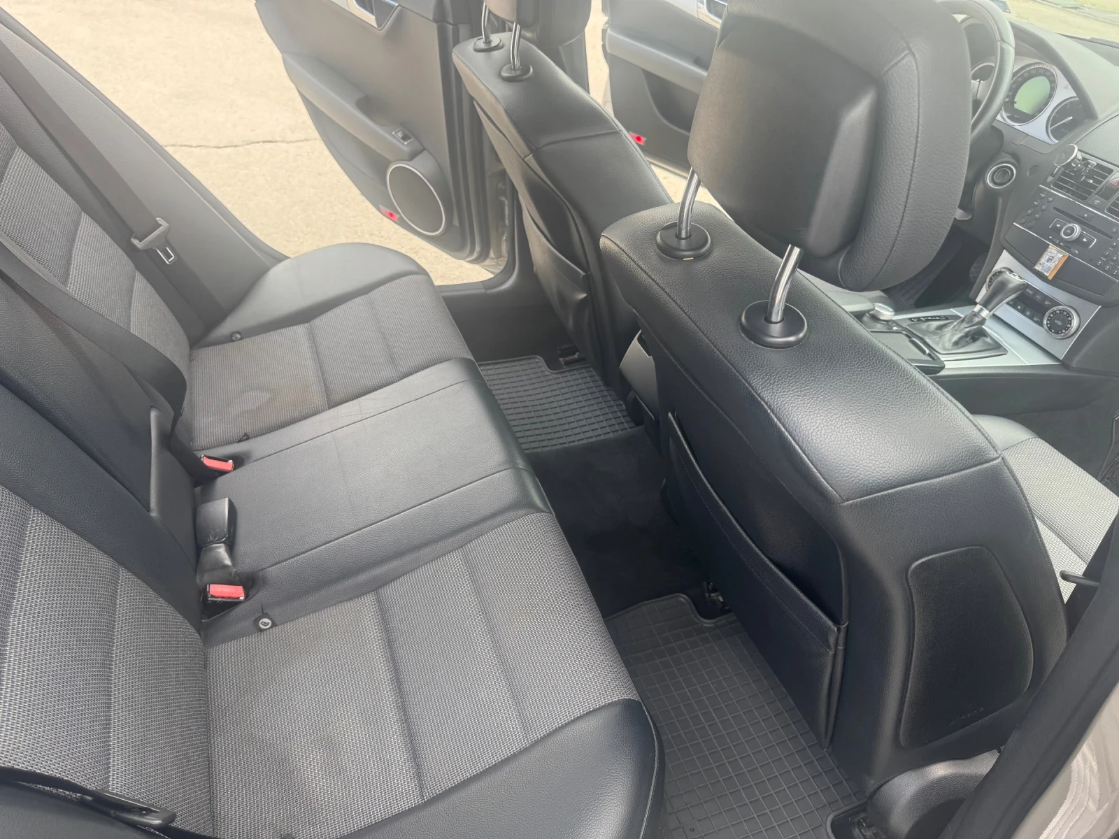 Mercedes-Benz C 320 Avantgarde, снимка 10 - Автомобили и джипове - 55741040