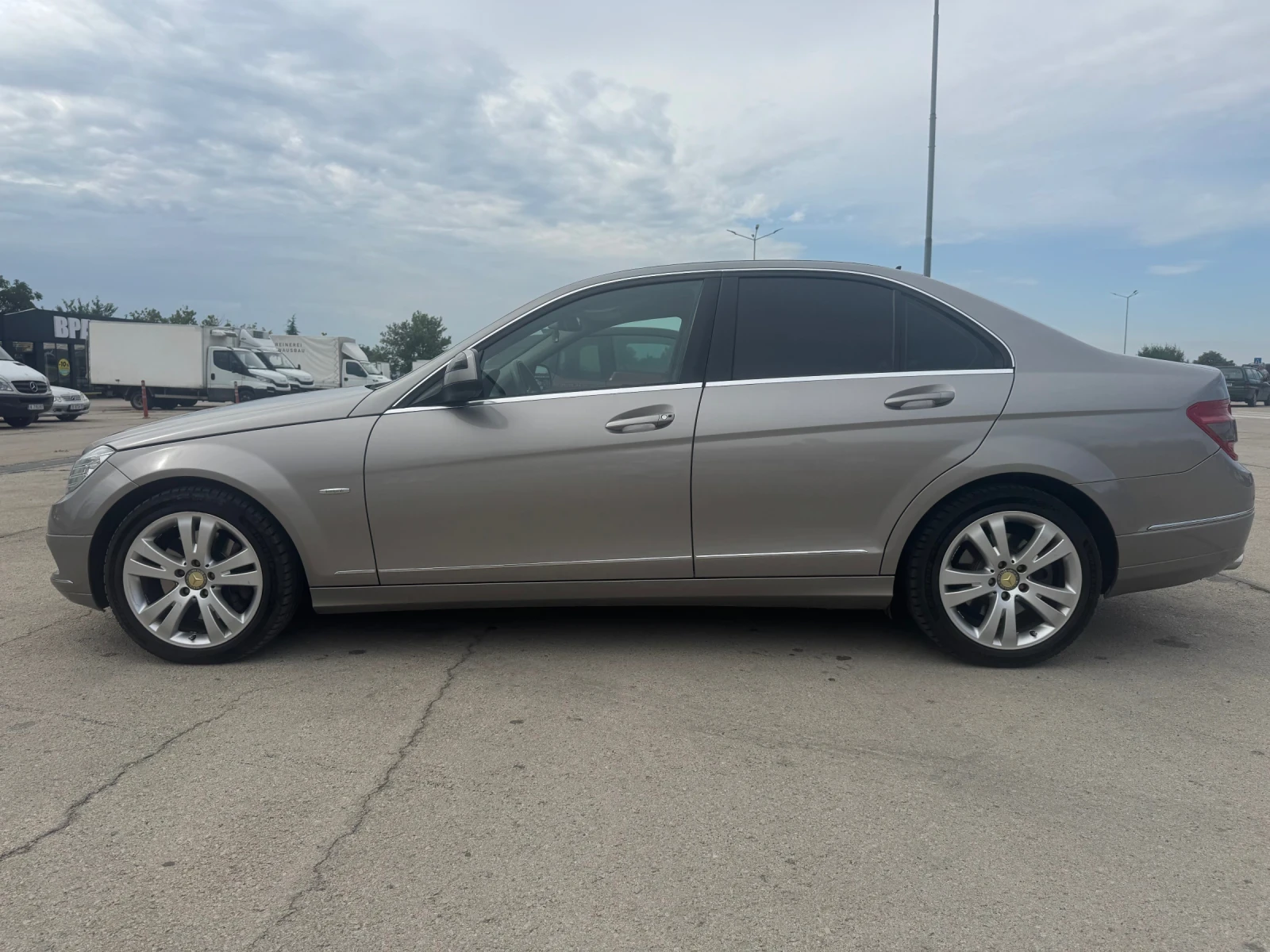 Mercedes-Benz C 320 Avantgarde, снимка 6 - Автомобили и джипове - 55741040