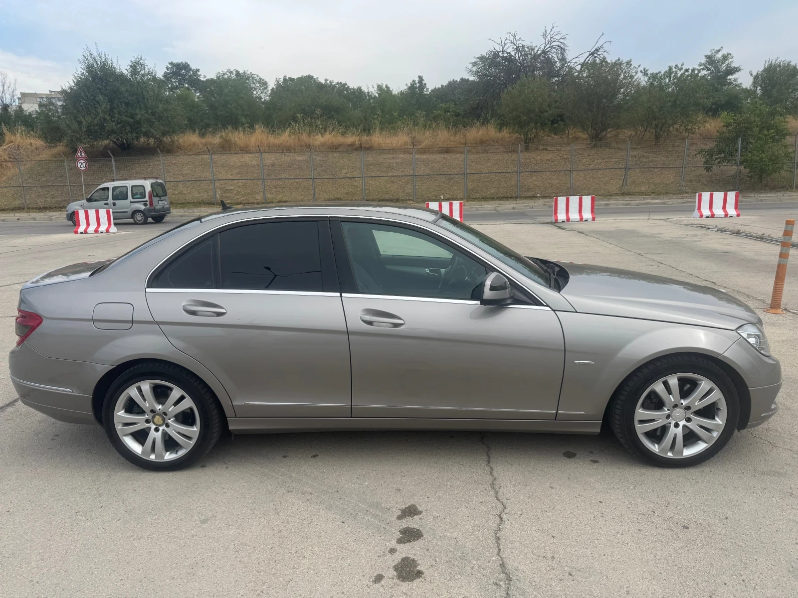 Mercedes-Benz C 320 Avantgarde, снимка 5 - Автомобили и джипове - 55741040