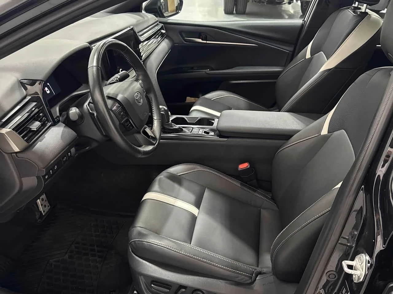 Toyota Camry * SE * CARFAX * ОПЦИЯ ЗА ФИНАНСИРАНЕ, снимка 12 - Автомобили и джипове - 55754342