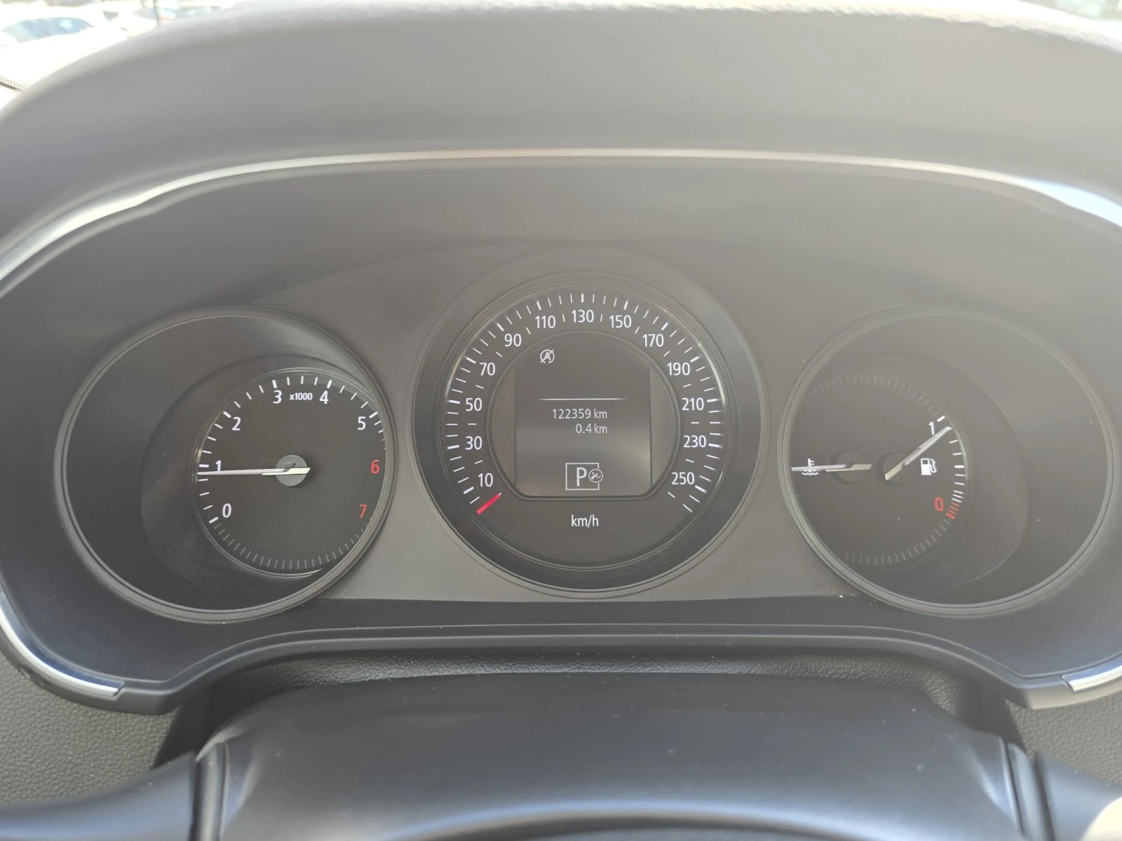 Renault Megane 1.3 TCe 140 EDC, снимка 8 - Автомобили и джипове - 55931680