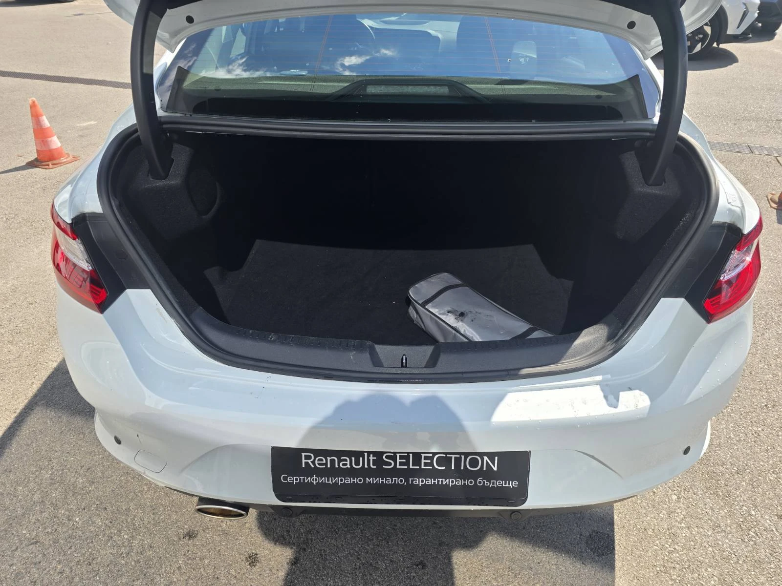 Renault Megane 1.3 TCe 140 EDC, снимка 14 - Автомобили и джипове - 55931680