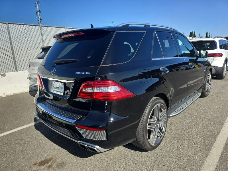 Mercedes-Benz ML 63 AMG ПОДГРЕВ* ОБДУХВАНЕ* МАСАЖ* ДИСТРОНИК* КЕЙЛЕС* МЪРТ, снимка 2 - Автомобили и джипове - 48912574