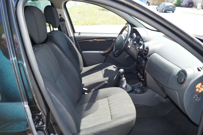 Dacia Duster 1.5dci 4х4, снимка 12 - Автомобили и джипове - 50534165