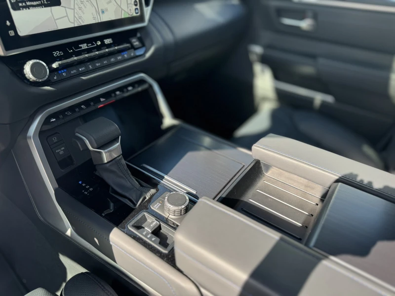 Toyota Sequoia Platinum, снимка 12 - Автомобили и джипове - 53238520