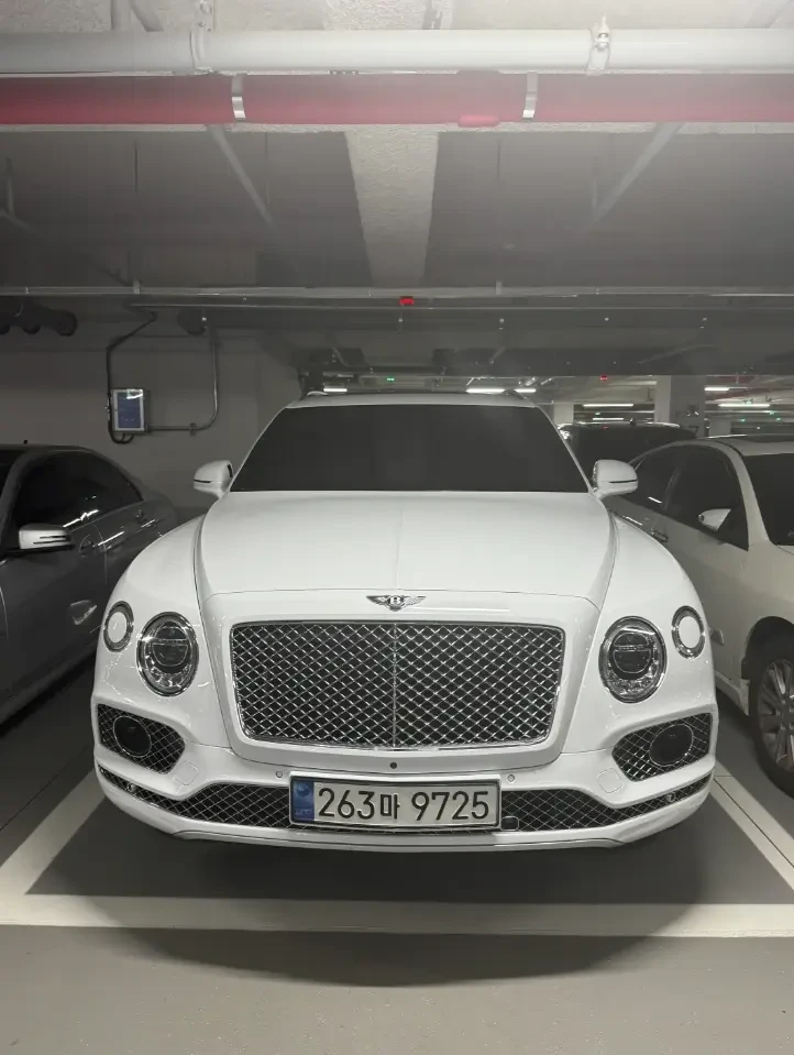 Bentley Bentayga FIRST EDITION | КРАЙНА ЦЕНА, снимка 2 - Автомобили и джипове - 54826334