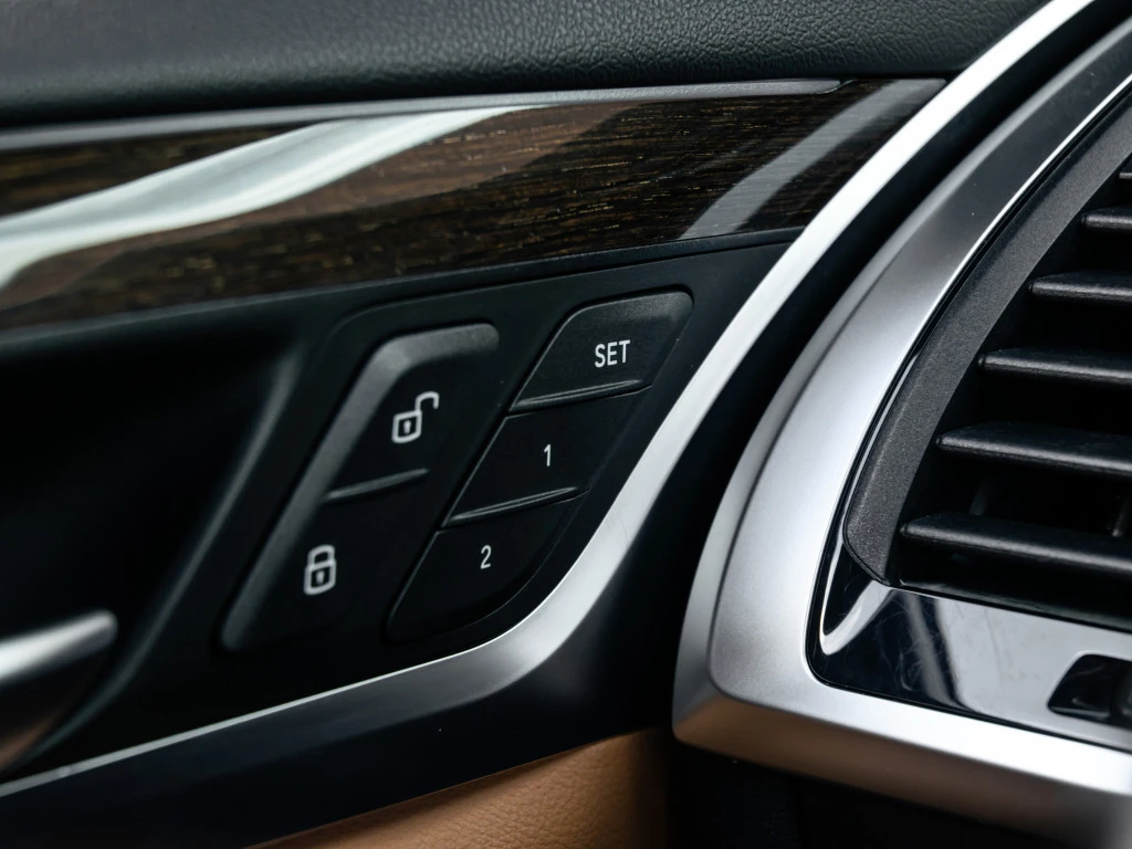 BMW X3 30i xDrive / M-Sport / PANO / HUD - изображение 10