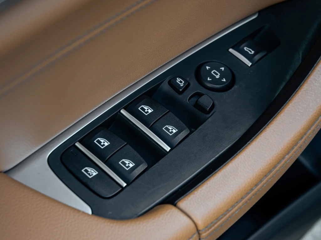 BMW X3 30i xDrive / M-Sport / PANO / HUD - изображение 9