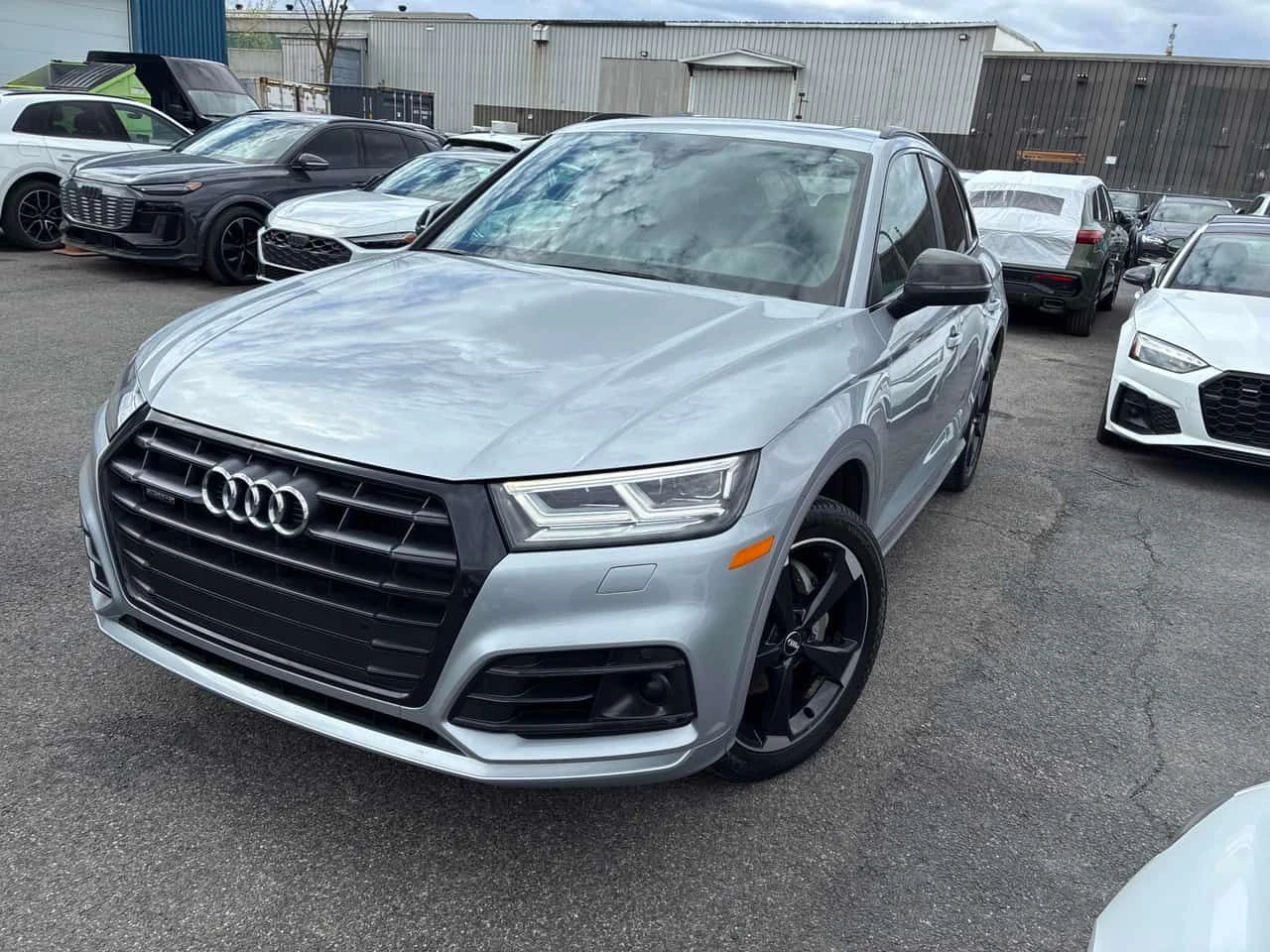 Audi Q5 PROGRESSIV S-LINE BLACK OPTIC* DISTRONIC* 