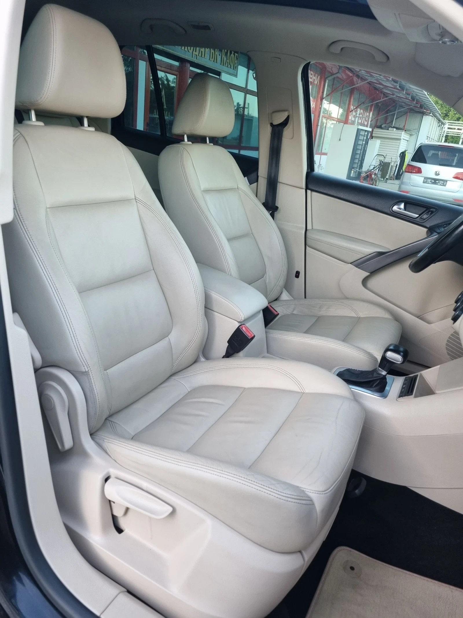 VW Tiguan 2.0tdi 140к.с DSG Автомат кожа панорама 192000км!!, снимка 10 - Автомобили и джипове - 54857911