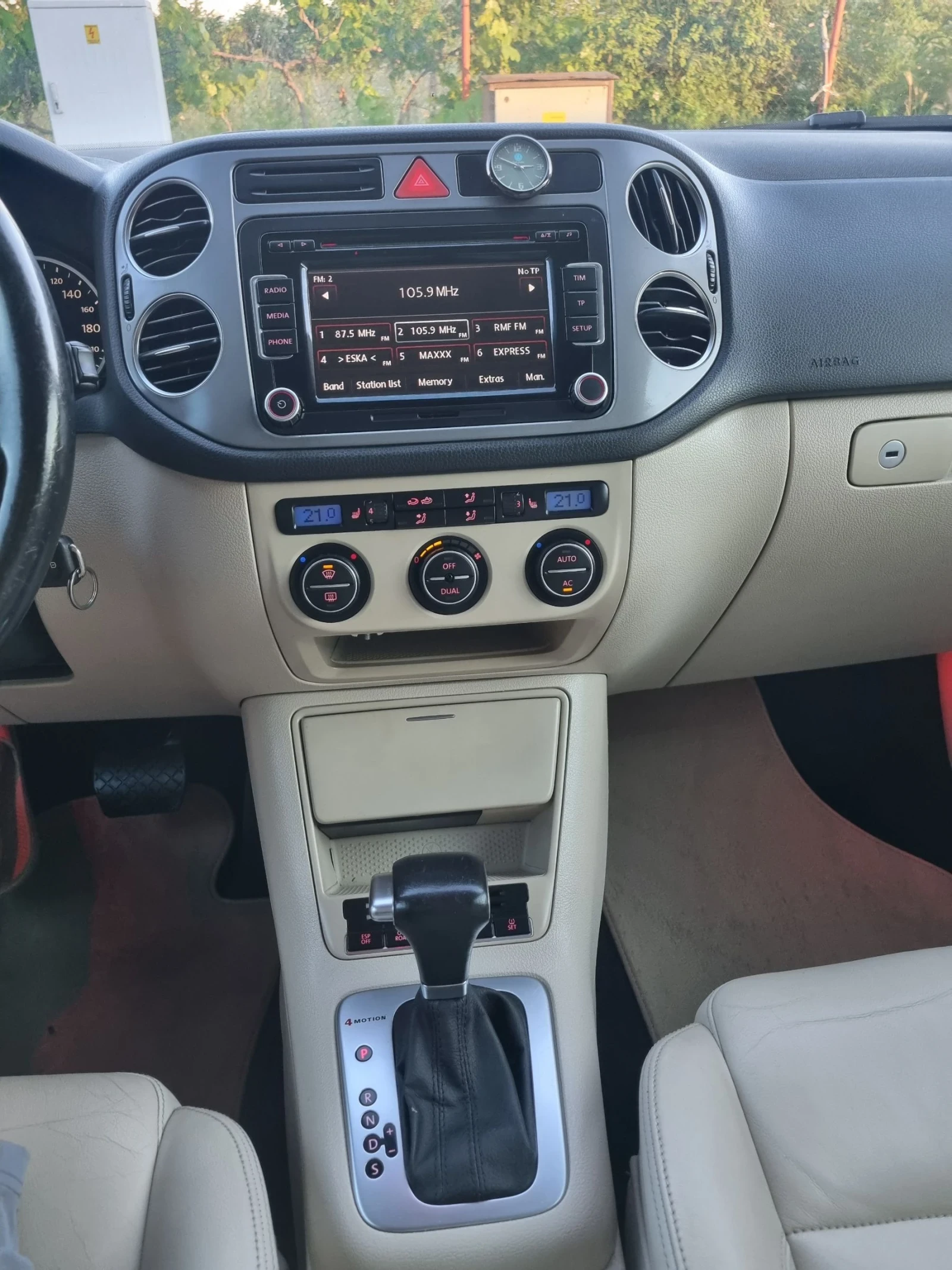 VW Tiguan 2.0tdi 140к.с DSG Автомат кожа панорама 192000км!!, снимка 12 - Автомобили и джипове - 54857911
