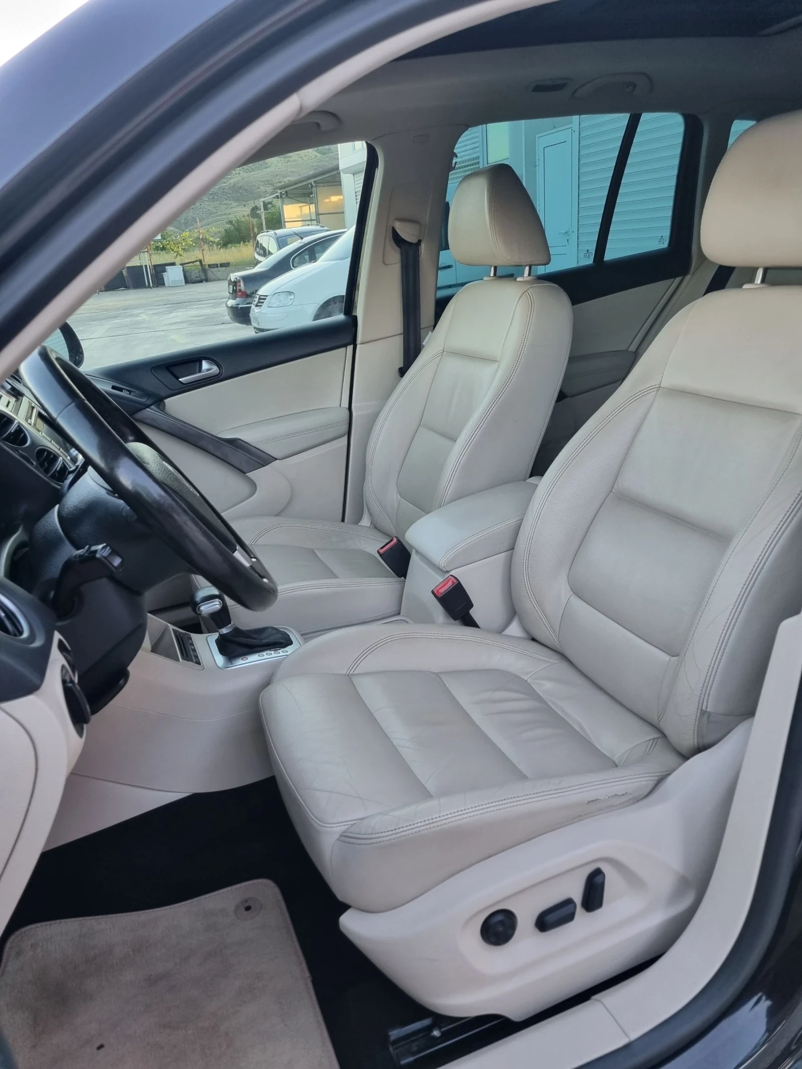 VW Tiguan 2.0tdi 140к.с DSG Автомат кожа панорама 192000км!!, снимка 9 - Автомобили и джипове - 54857911