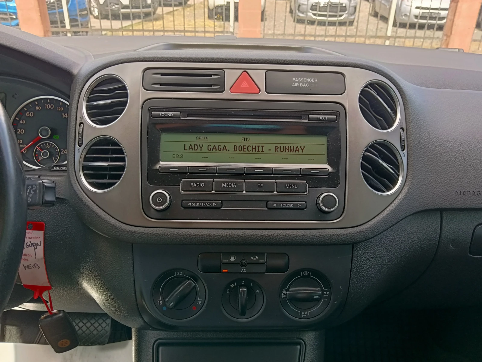 VW Tiguan 2.0TDI AUTOMAT, снимка 13 - Автомобили и джипове - 54895478