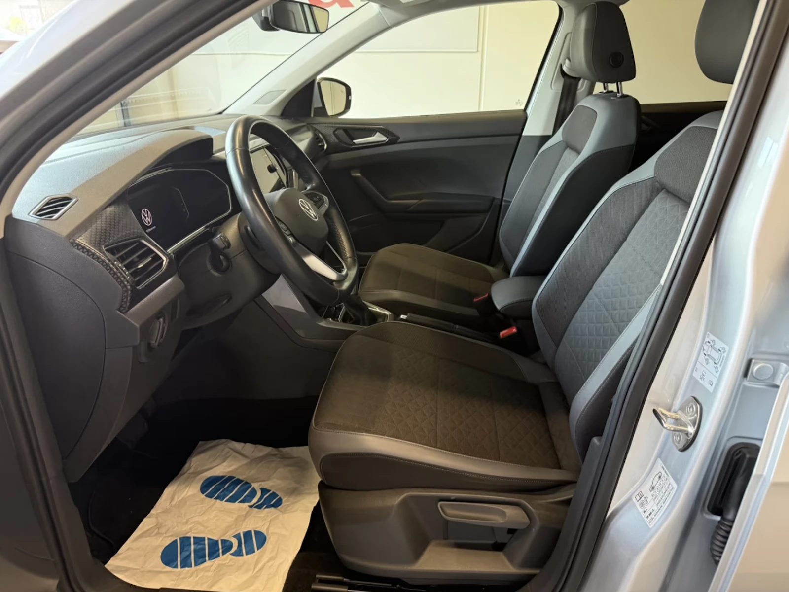 VW T-Cross 1.5 Style/Сервизна/Камера/IQ/Дигитално, снимка 4 - Автомобили и джипове - 55396436