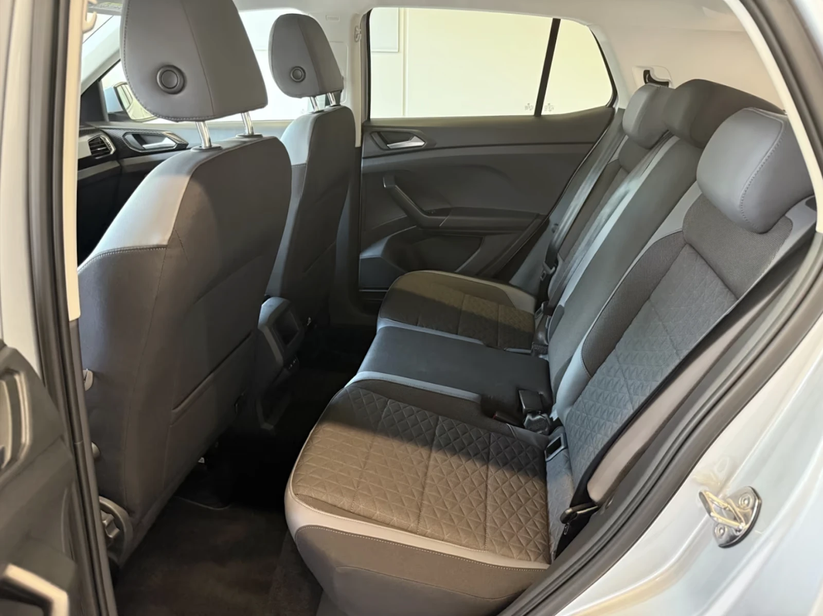 VW T-Cross 1.5 Style/Сервизна/Камера/IQ/Дигитално, снимка 6 - Автомобили и джипове - 55396436