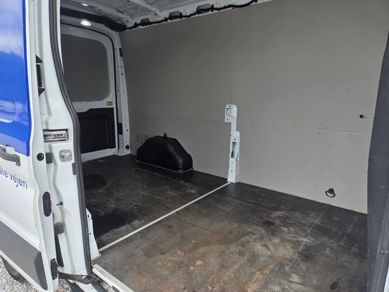 Ford Transit 2.0 TDCi, Навигация, Клима, снимка 13 - Бусове и автобуси - 50387785