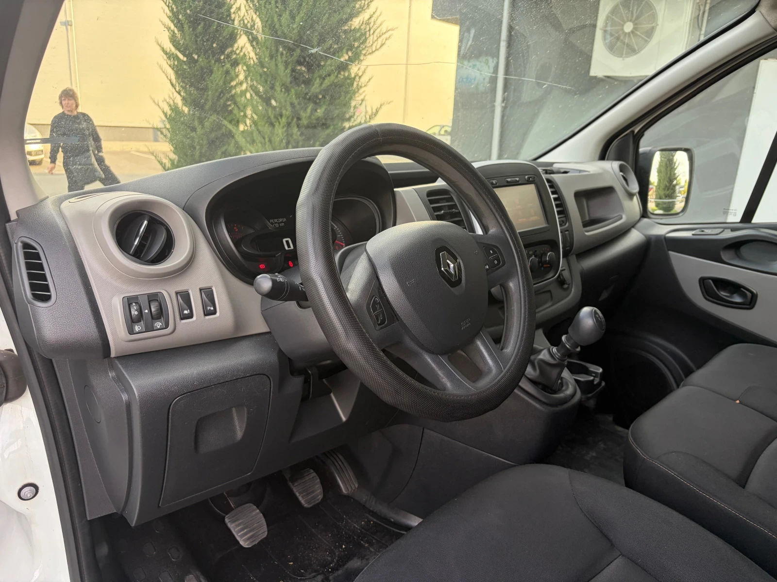 Renault Trafic 1.6 DCI NAVI EVRO 6B, снимка 11 - Бусове и автобуси - 56227911