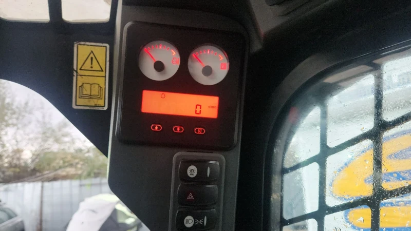 Мини челни товарачи Cat 246C HIGH FLOW КЛИМАТИК ПАРНО, снимка 15 - Индустриална техника - 52471601