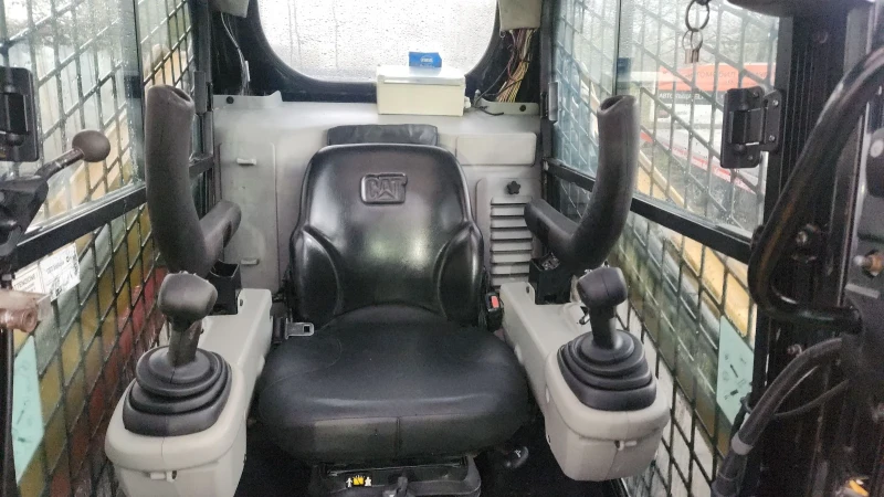 Мини челни товарачи Cat 246C HIGH FLOW КЛИМАТИК ПАРНО, снимка 12 - Индустриална техника - 52471601