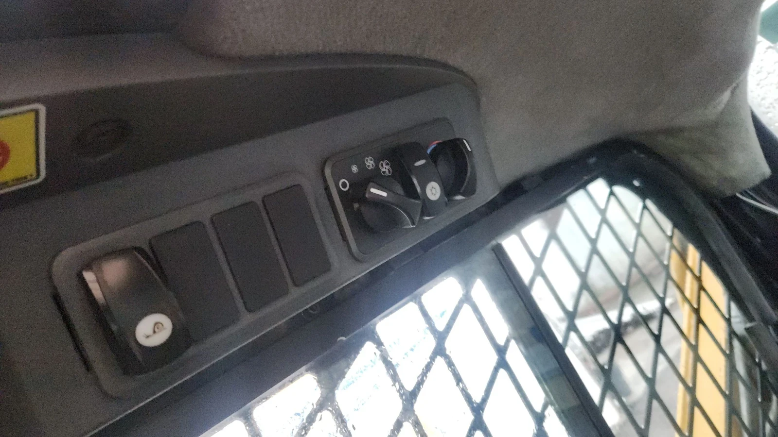    Cat 246C HIGH FLOW   | Mobile.bg   13