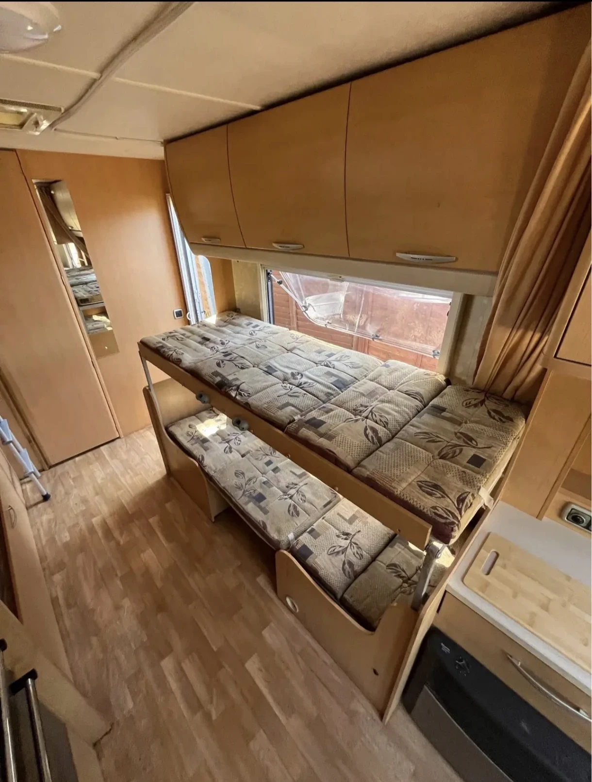 Каравана ABI Adventure 340-6 местна , снимка 6 - Каравани и кемпери - 55955822
