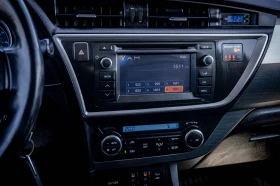 Toyota Auris 1.6 бензин БЯЛА ПЕРЛА | ЗАПАЗЕНА, снимка 10