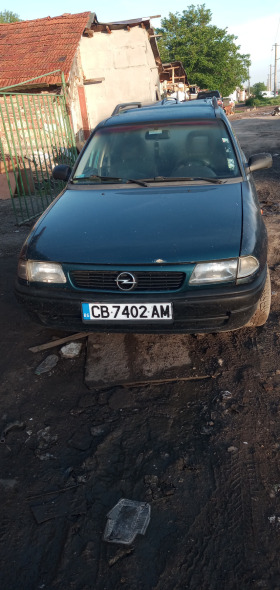 Opel Astra 1, 6 газ бензин, снимка 1 - Автомобили и джипове - 45641826