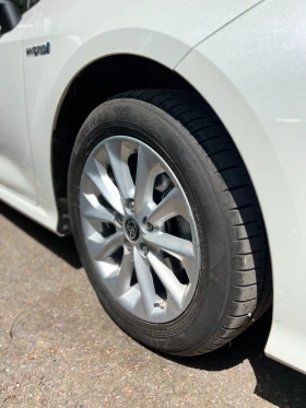 Toyota Corolla 1.8 Hybrid Executive White Pearl  - 19889 € / 38899.50 лв. - 35779938 9