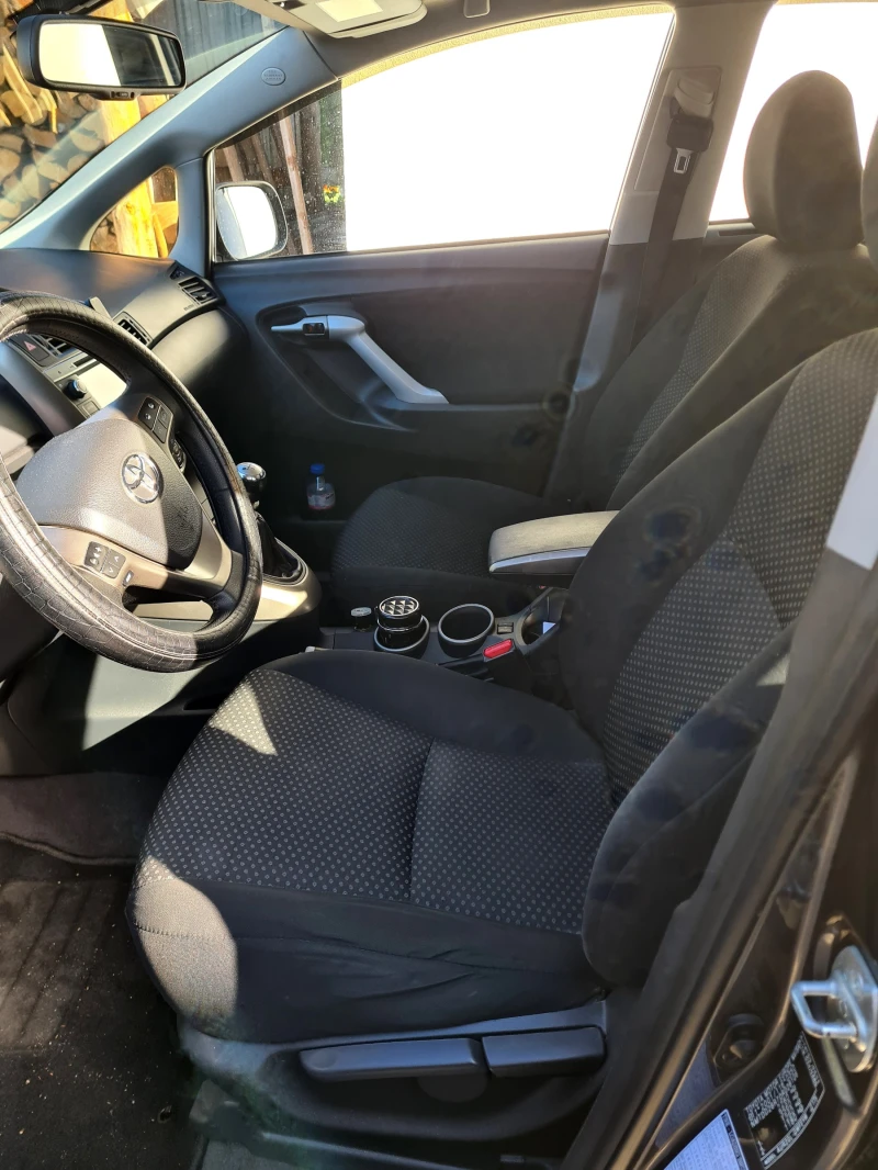 Toyota Verso 2.0 D4D, снимка 7 - Автомобили и джипове - 47834174