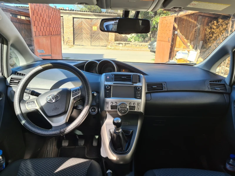 Toyota Verso 2.0 D4D, снимка 9 - Автомобили и джипове - 49206504