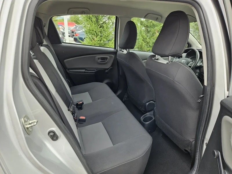 Toyota Yaris 1.0i-69kc= = LINE ASSIST= КАМЕРА= СЕРВИЗНА ИСТОРИЯ, снимка 14 - Автомобили и джипове - 51220525