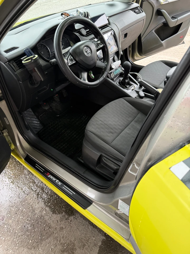 Skoda Octavia 1.6TDI, снимка 9 - Автомобили и джипове - 51887515