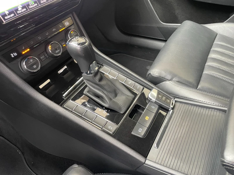 Skoda Superb 2.0TDI Business Edition, снимка 11 - Автомобили и джипове - 52056245