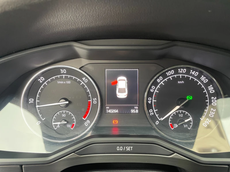 Skoda Superb 2.0TDI Business Edition, снимка 9 - Автомобили и джипове - 52056245