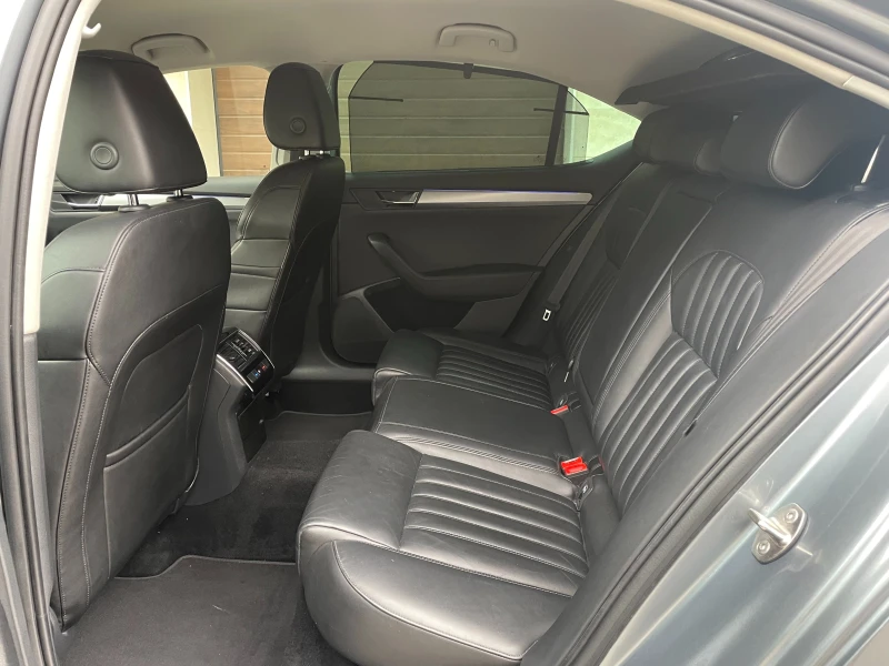 Skoda Superb 2.0TDI Business Edition, снимка 12 - Автомобили и джипове - 52056245