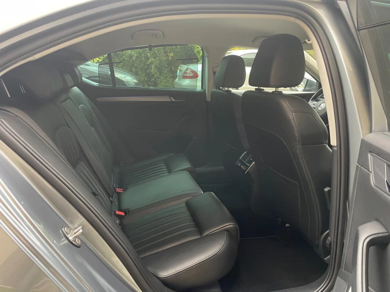 Skoda Superb 2.0TDI Business Edition, снимка 13 - Автомобили и джипове - 52056245