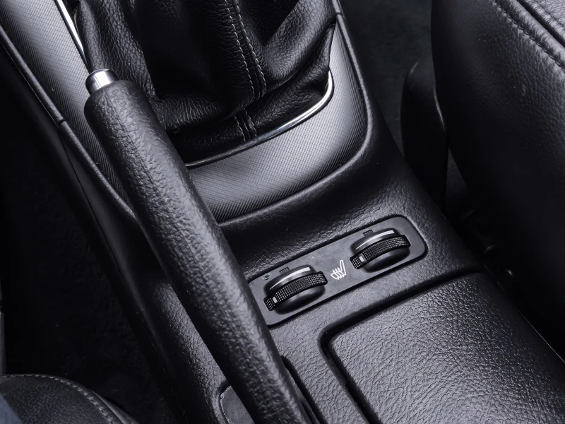 Toyota Avensis 2.2 D4D 177кс ТОП | Перфектна | Всички екстри, снимка 13 - Автомобили и джипове - 52456501