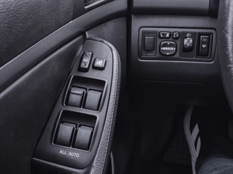 Toyota Avensis 2.2 D4D 177кс ТОП | Перфектна | Всички екстри, снимка 12 - Автомобили и джипове - 52456501