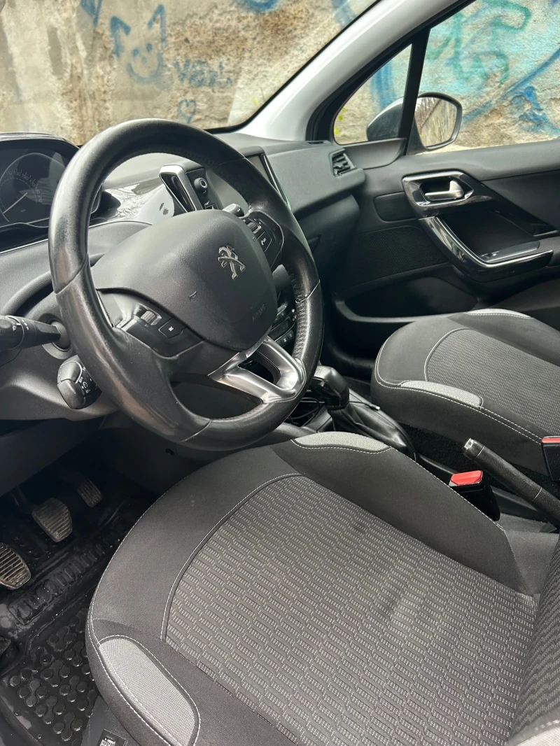Peugeot 208, снимка 8 - Автомобили и джипове - 52671462