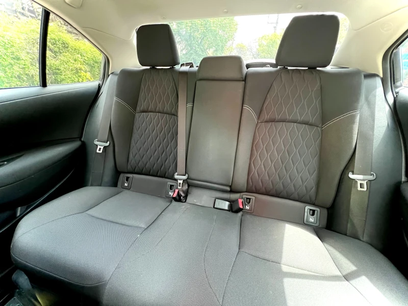 Toyota Corolla 1.8 Hybrid Executive White Pearl , снимка 8 - Автомобили и джипове - 53361282