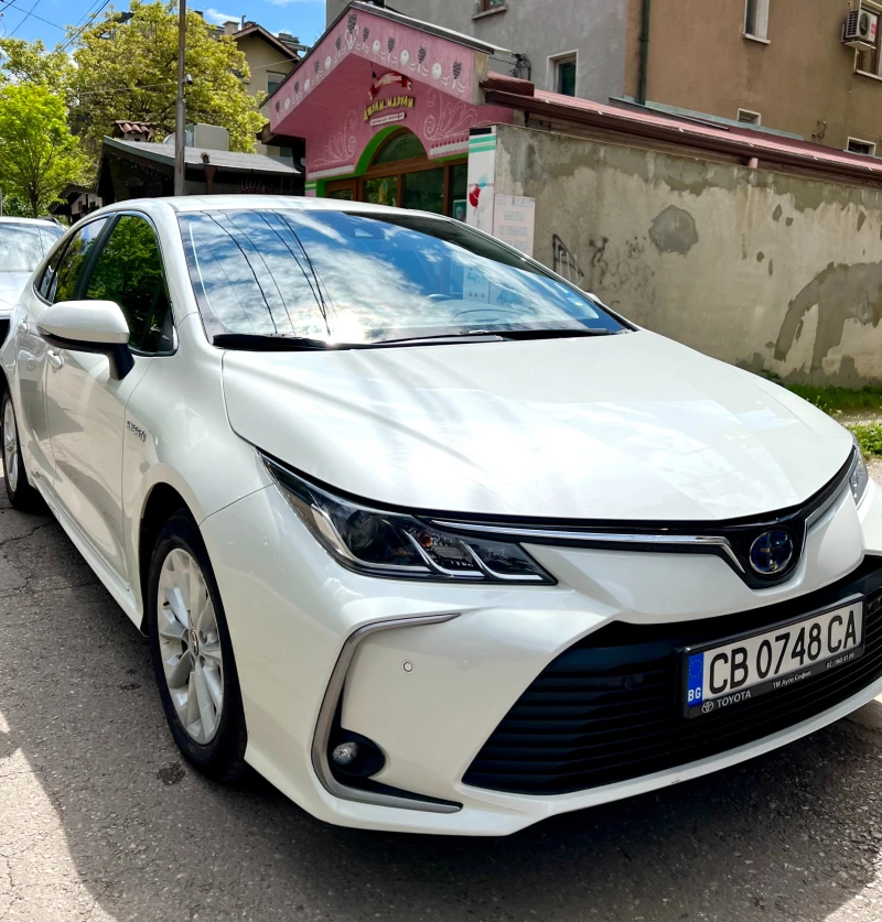 Toyota Corolla 1.8 Hybrid Executive White Pearl , снимка 5 - Автомобили и джипове - 53361282