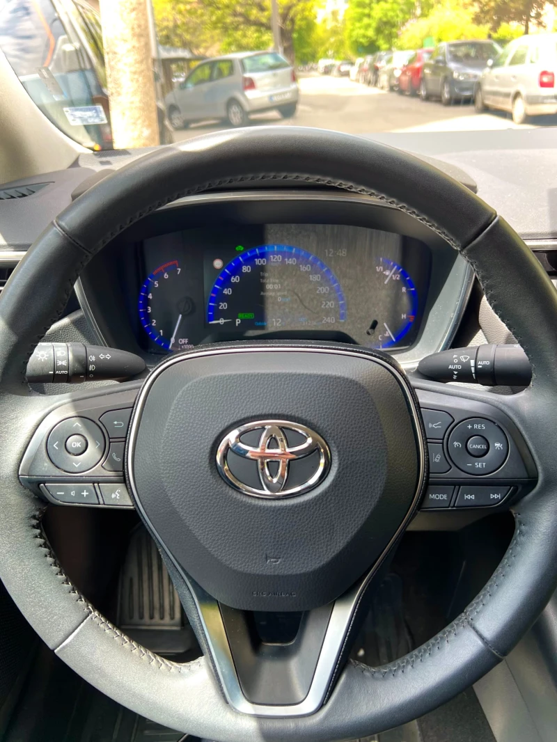 Toyota Corolla 1.8 Hybrid Executive White Pearl , снимка 6 - Автомобили и джипове - 53361282