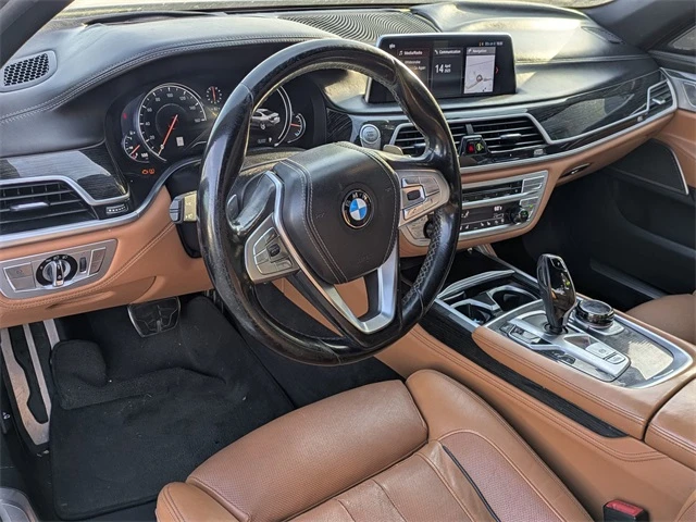 BMW 740 M Pack* Harman Kardon* Пано* HUD* 360 - изображение 6