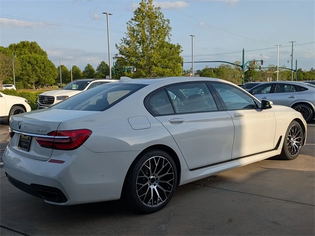 BMW 740 M Pack* Harman Kardon* Пано* HUD* 360 - изображение 4