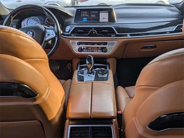 BMW 740 M Pack* Harman Kardon* Пано* HUD* 360 - изображение 9