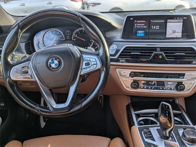 BMW 740 M Pack* Harman Kardon* Пано* HUD* 360 - изображение 7
