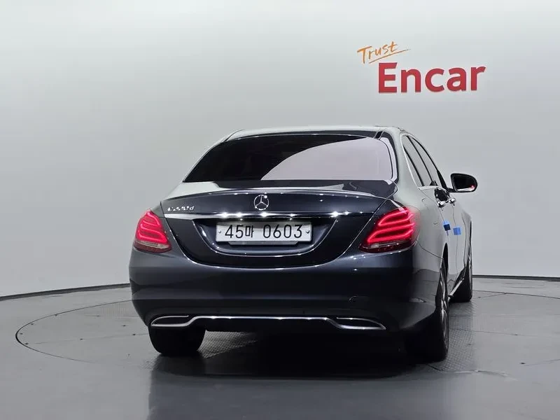 Mercedes-Benz C 220 D Avantgarde, снимка 4 - Автомобили и джипове - 55653881